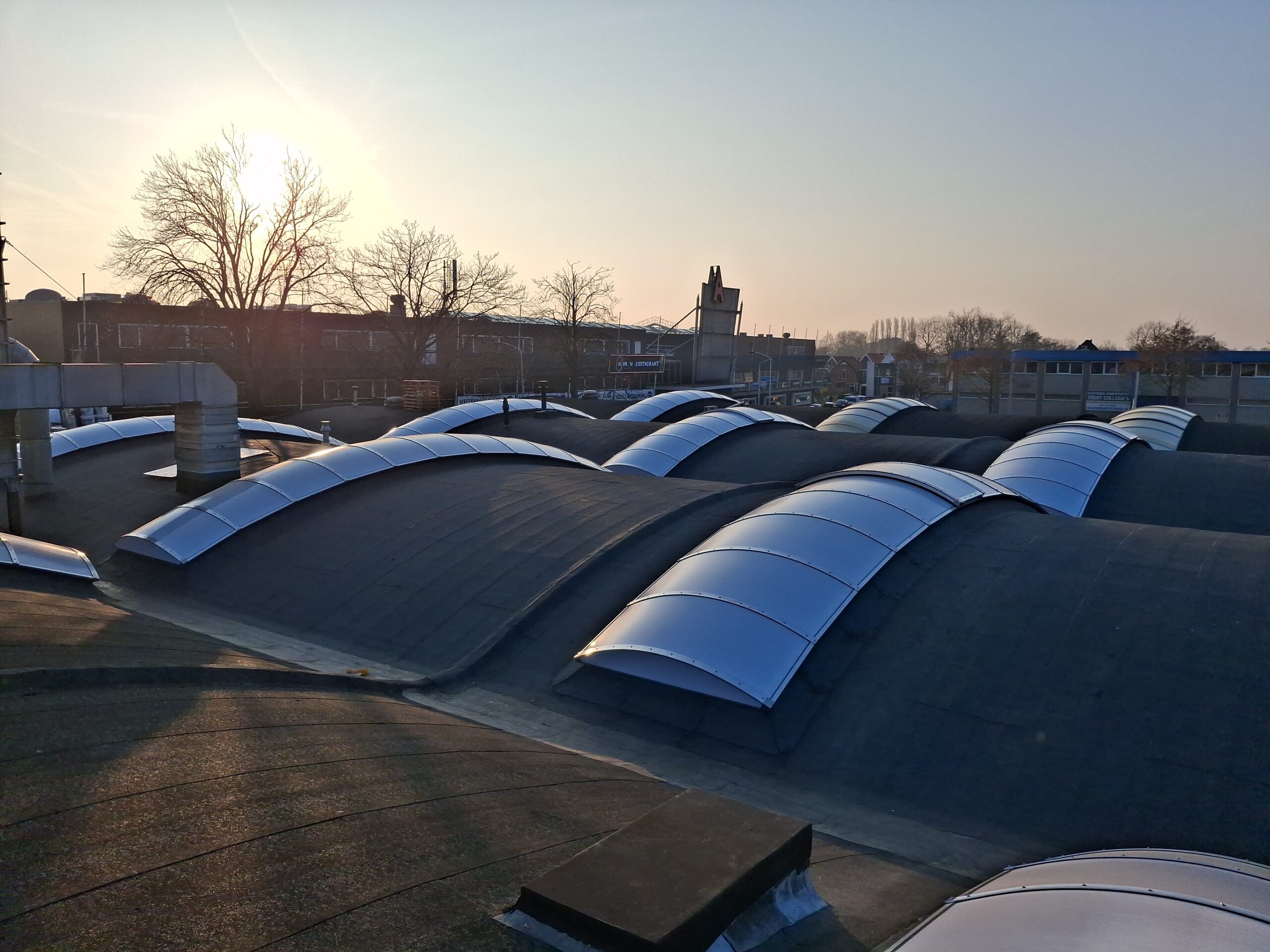 9 Gebogen lichtstraten vervangen in Assendelft