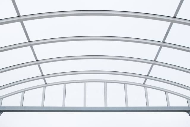 Interieur tongewelf-lichtstraat met ronde spanten en polycarbonaat beglazing, Bijvanck Blaricum
